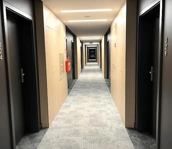 Plac Wolnosci 6 Bond 3* Poznań