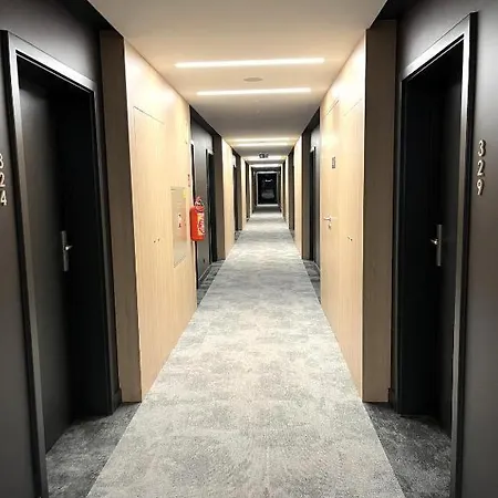 Plac Wolnosci 6 Bond 3* 포즈난