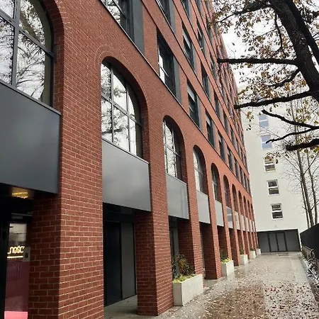 Plac Wolnosci 6 Bond 3* Poznan