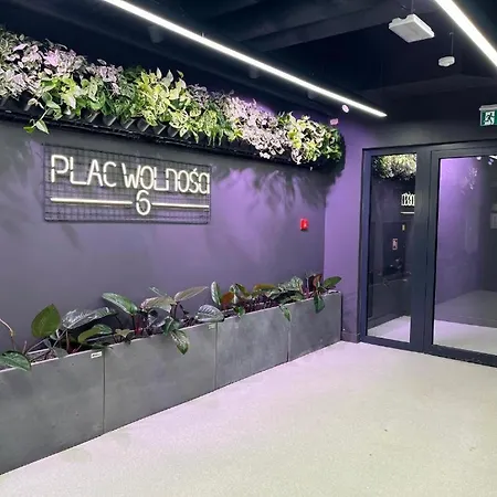 Plac Wolnosci 6 Bond Apartmanhotel