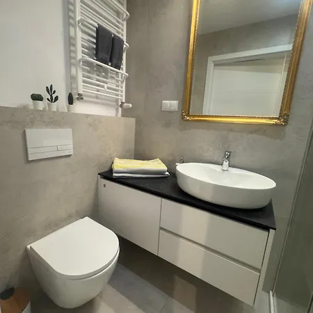 아파트호텔 Plac Wolnosci 6 Bond 3*