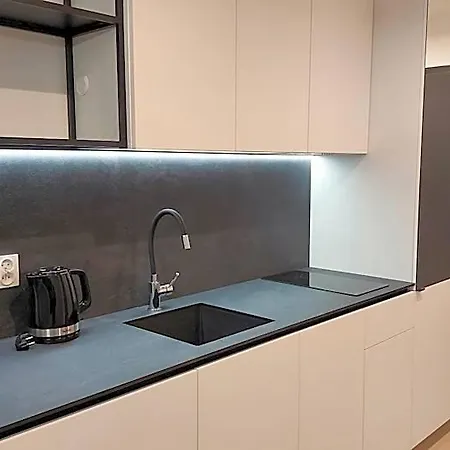 Plac Wolnosci 6 Bond 3* Poznań