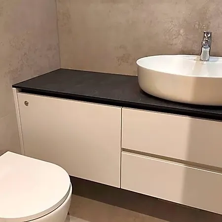Plac Wolnosci 6 Bond 3* Poznań