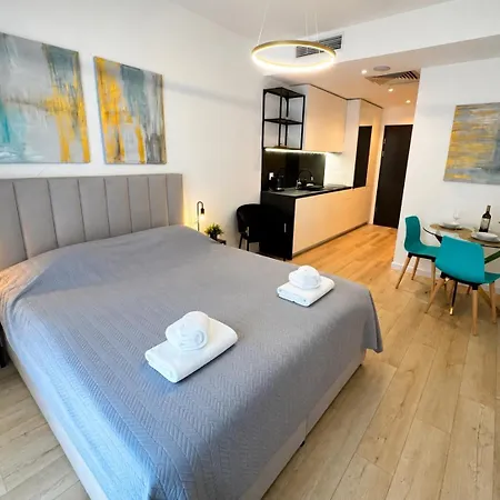 Apart-hotel Plac Wolnosci 6 Bond 3*