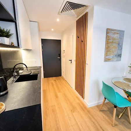 Plac Wolnosci 6 Bond Apart-hotel 3*
