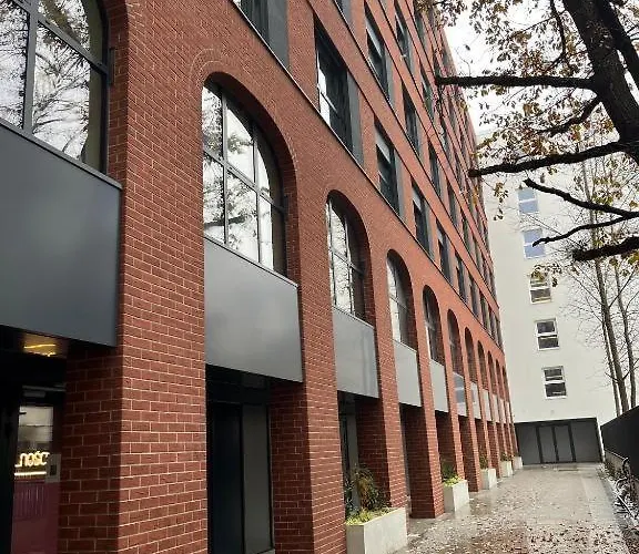 Plac Wolnosci 6 Bond 3* Poznan