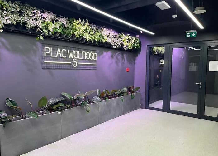 Plac Wolności 6 Bond Hotel apartamentowy