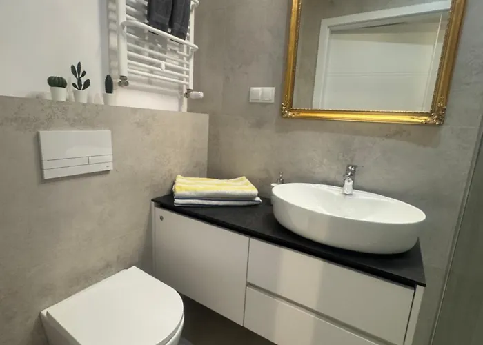 Aparthotel Plac Wolnosci 6 Bond 3*